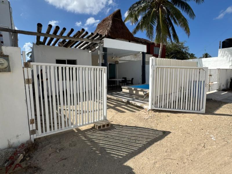Casa en venta en La Tropical, Chicxulub Puerto – A una calle del mar