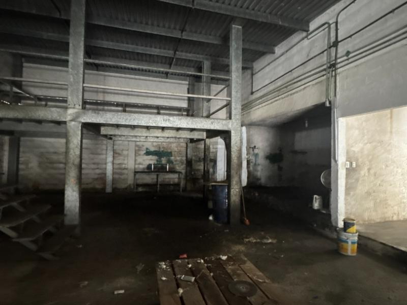 Renta de Local con Bodega comercial sobre avenida transitada