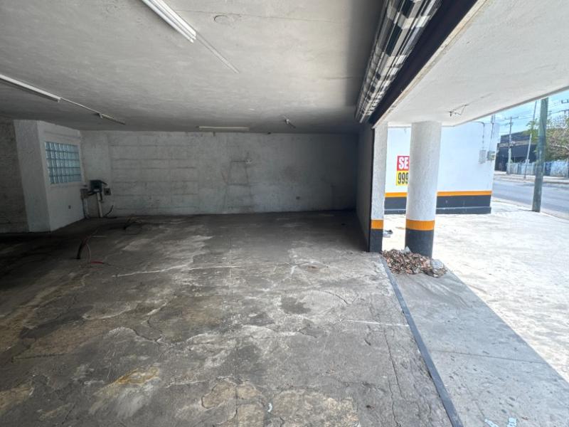 Renta de Local con Bodega comercial sobre avenida transitada