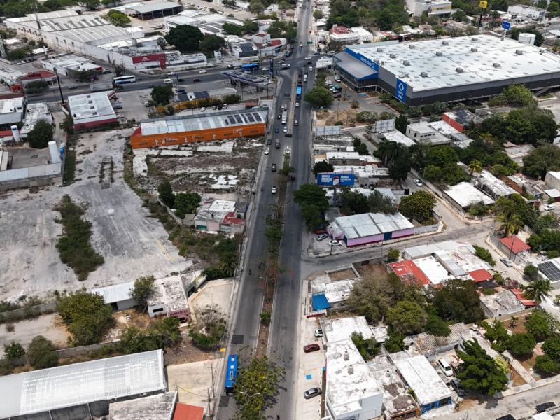 Renta de Local con Bodega comercial sobre avenida transitada