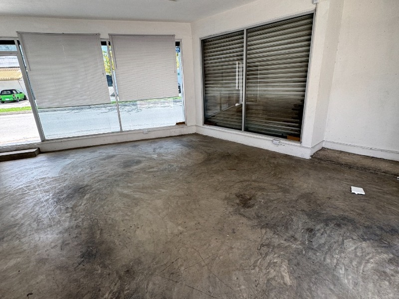 Renta Local con Bodega Comercial