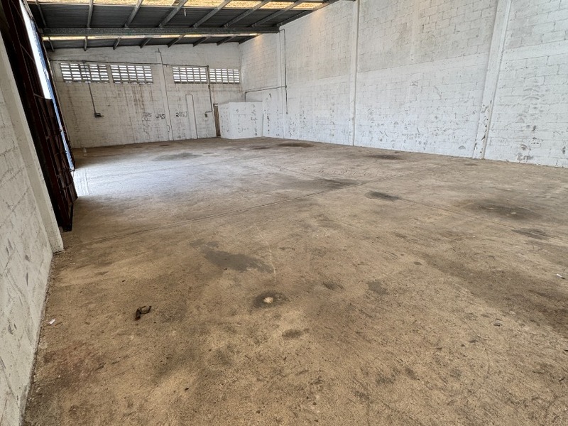 Renta Local con Bodega Comercial