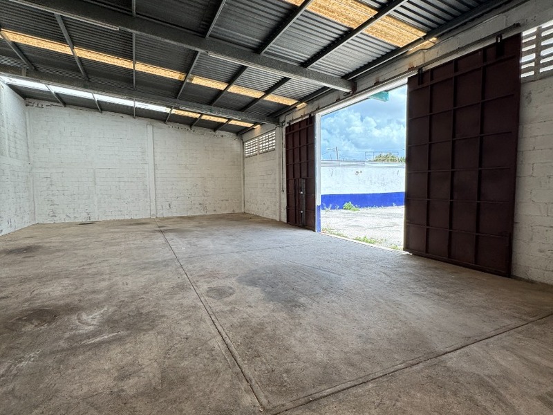 Renta Local con Bodega Comercial