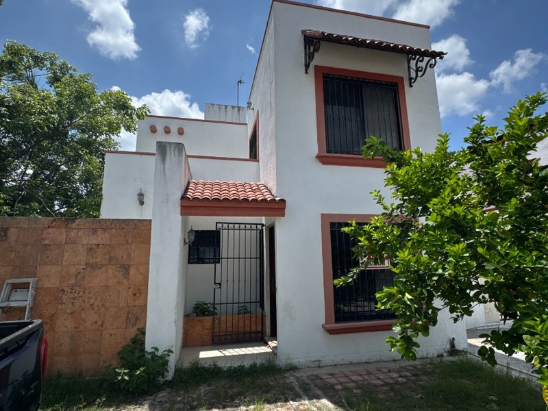 Renta Casa en cerrada Caimitos Residencial Gran Santa Fe