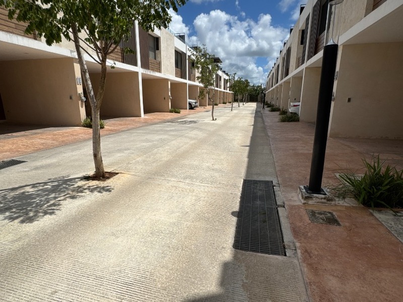 Townhouse en Renta en Privada Yukan Cholul