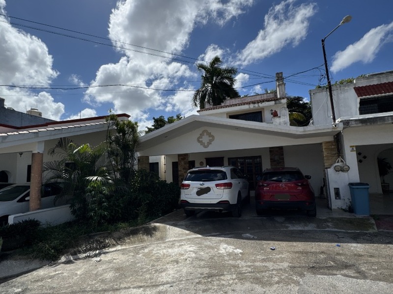 RENTA  Casa de dos plantas en la colonia Chuburna Hidalgo, Mérida, Yucatán