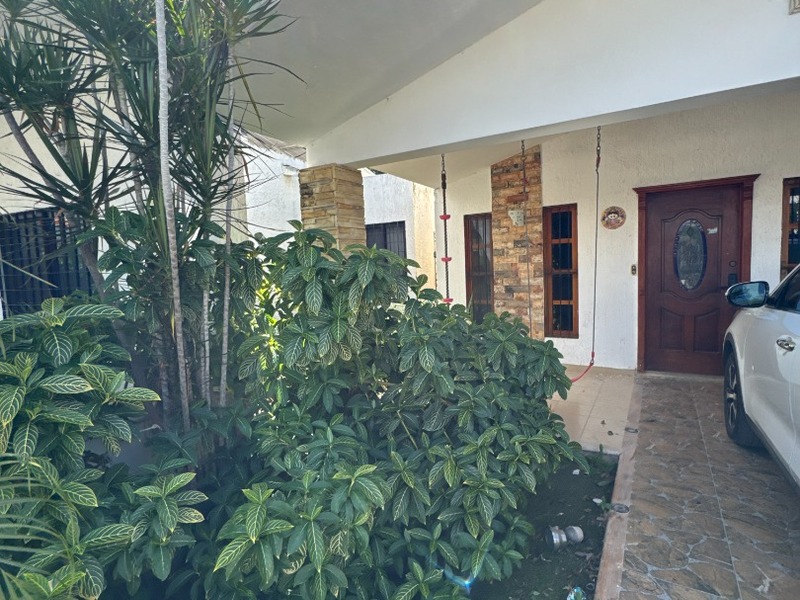 RENTA  Casa de dos plantas en la colonia Chuburna Hidalgo, Mérida, Yucatán
