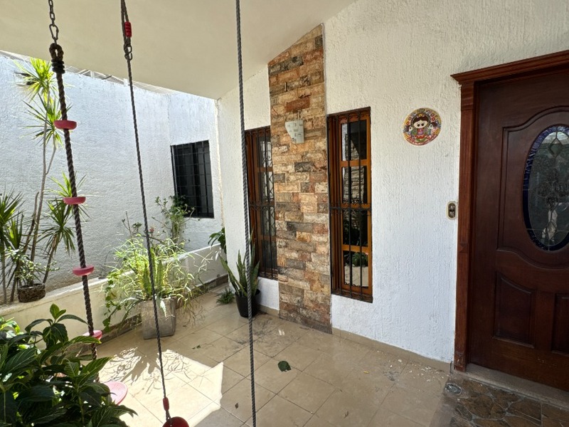 RENTA  Casa de dos plantas en la colonia Chuburna Hidalgo, Mérida, Yucatán